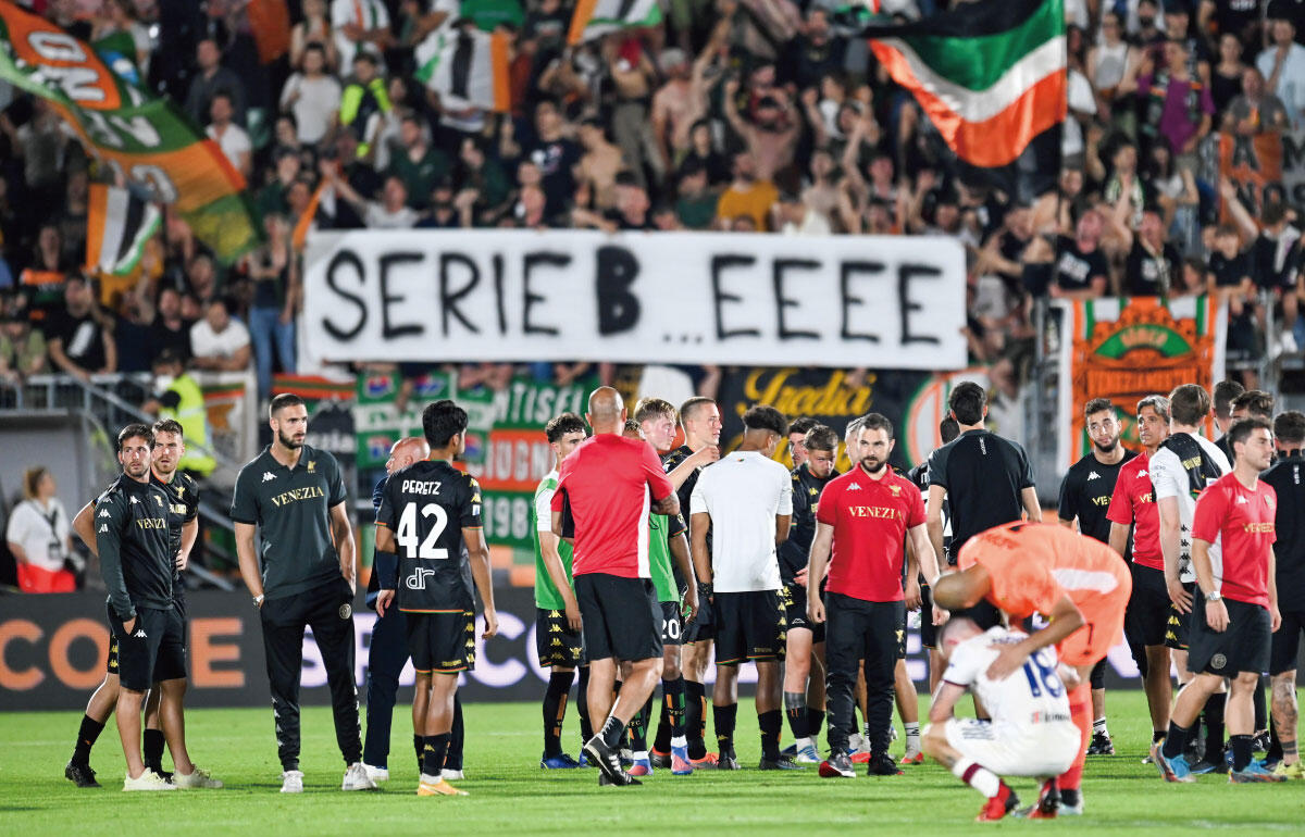 ベネツィアのホームゲームで暴動発生