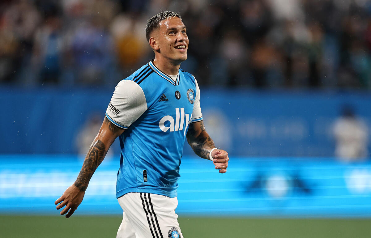 エスコートした少女に優しさを見せたコペッティ