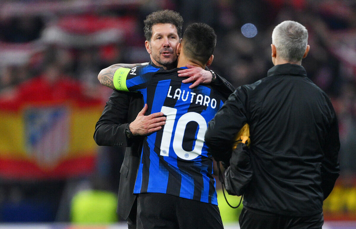 勝利を喜ぶシメオネ監督