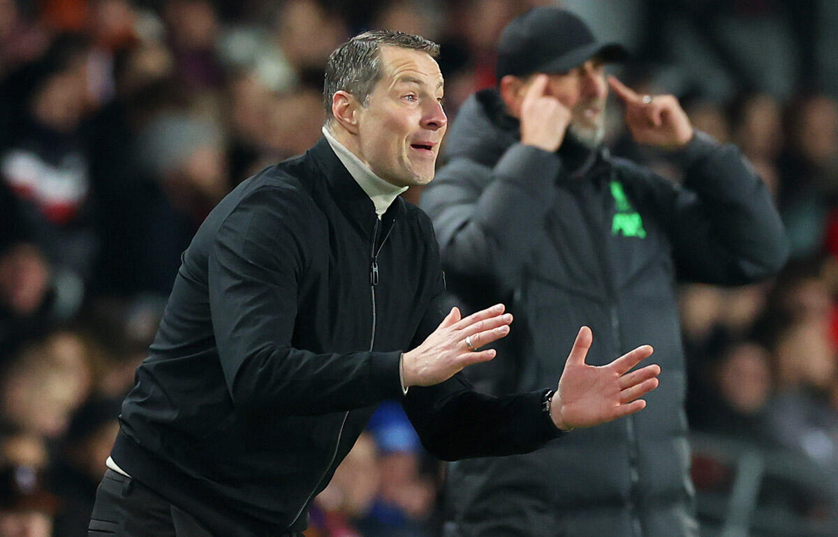 リバプール相手に2試合で11失点を喫したプリスケ監督