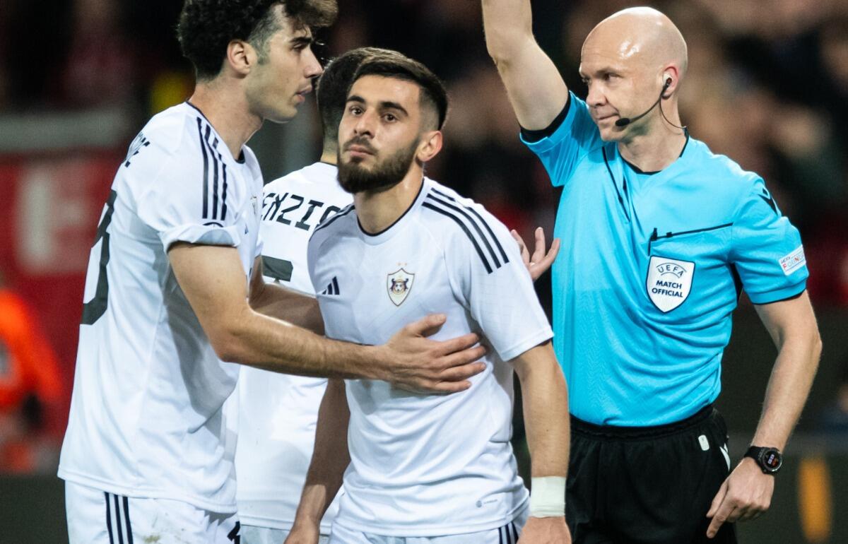 絶望のジャファルグリエフ(中央)