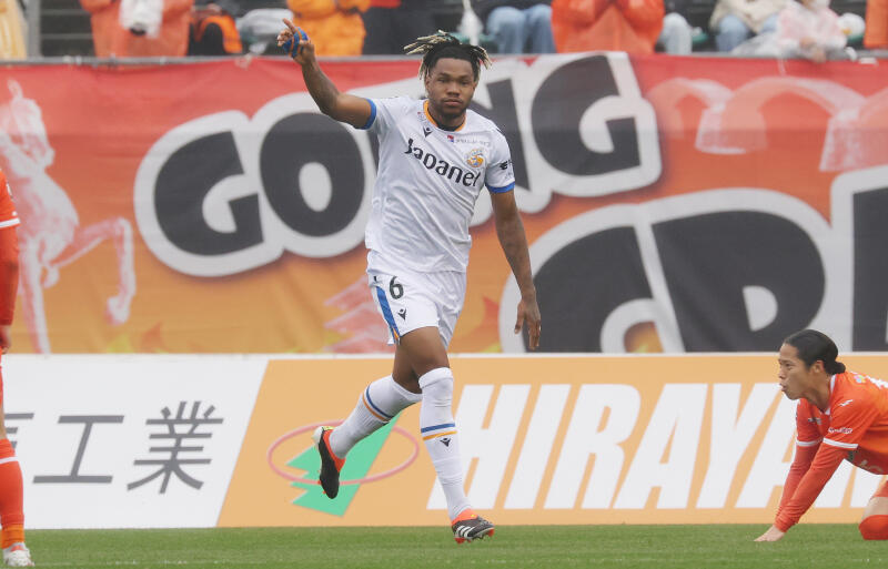 長崎MFマテウス・ジェズス。