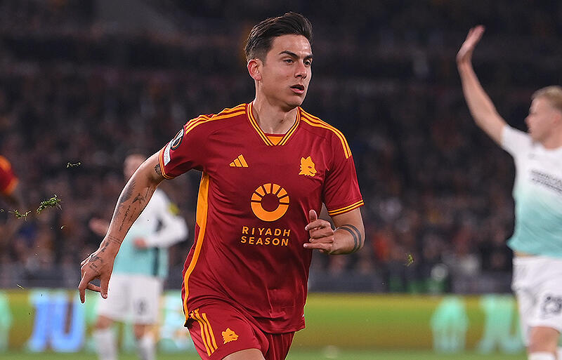 ローマの攻撃牽引するディバラ