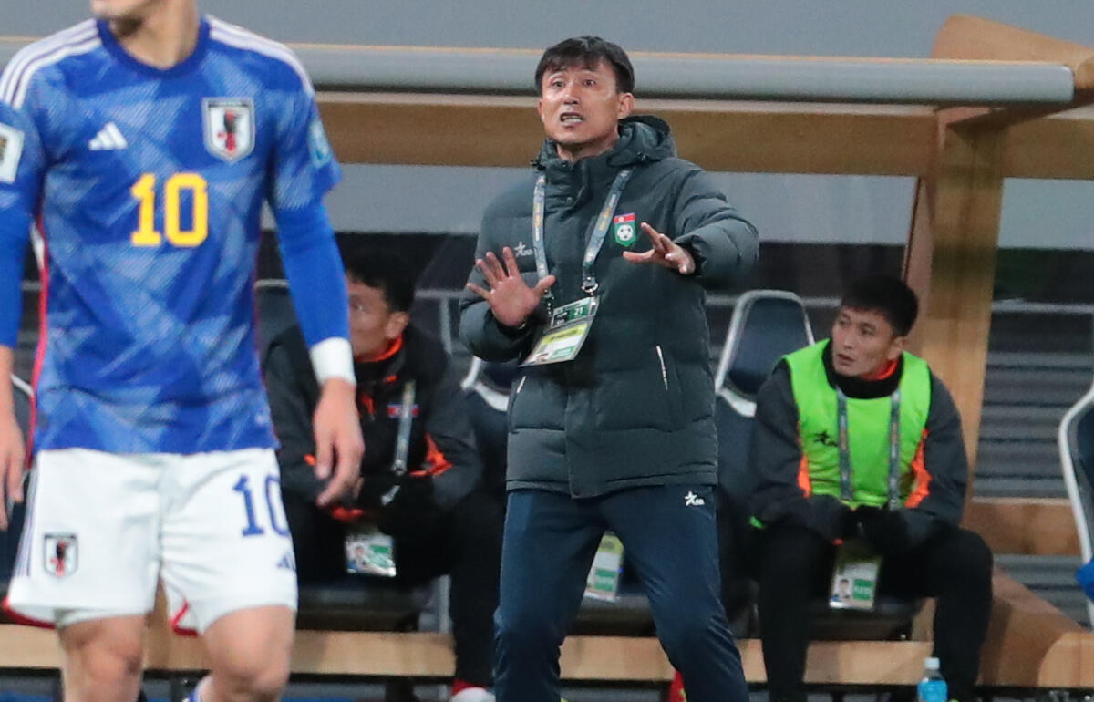 北朝鮮代表のシン・ヨンナム監督