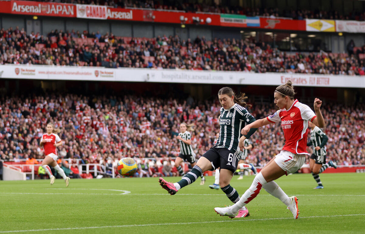 オーストラリア女子代表にも名を連ねるアーセナルのキャトリー(右)