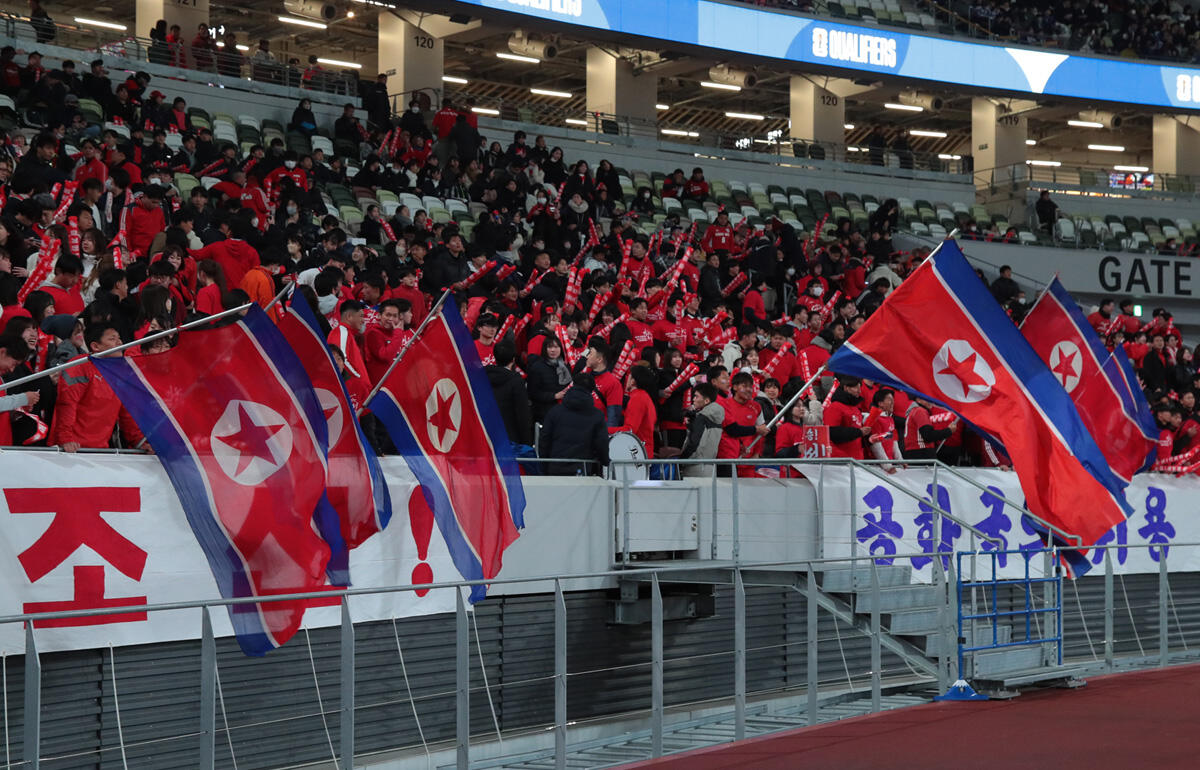 国立競技場に集まった北朝鮮代表の同胞たち