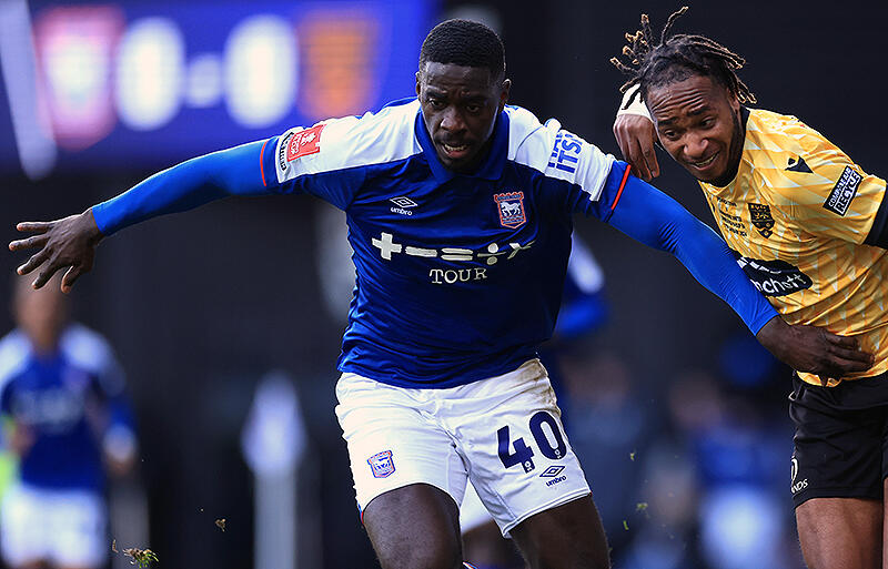 イプスウィッチでプレーするトゥアンゼベ