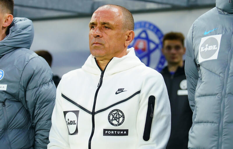 この代表ウィークではスロバキア代表を率いるカルツォーナ監督。