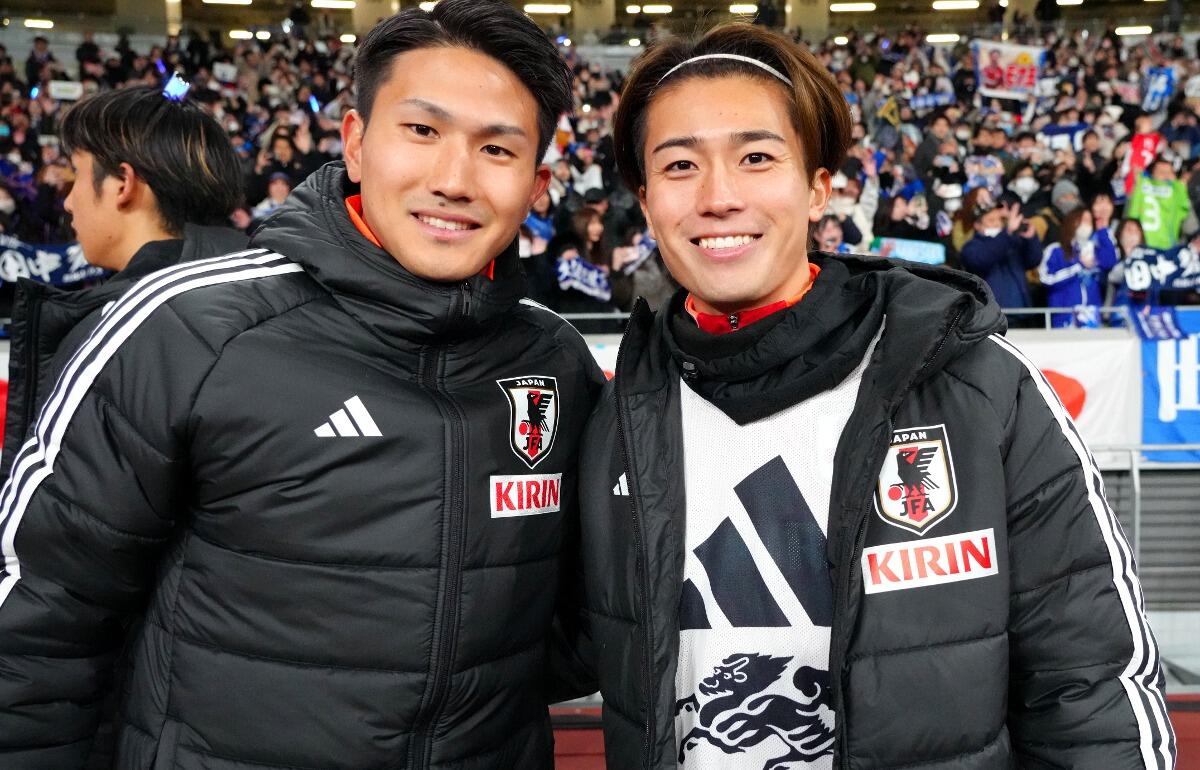 日本代表の渡辺剛(左)と中村敬斗(右)