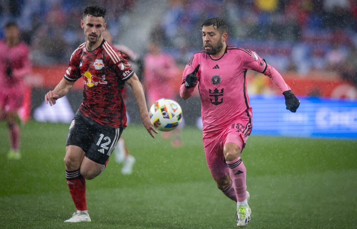 冷たい雨が降る中で行われたニューヨーク・レッドブルズvsインテル・マイアミ