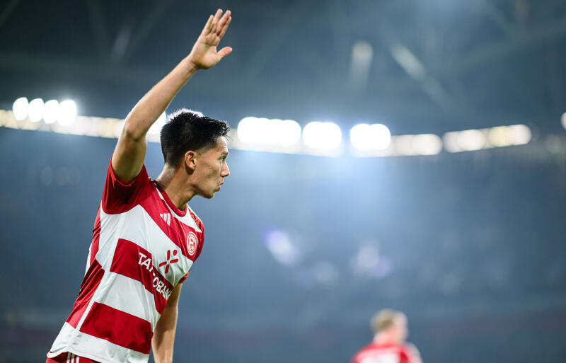 デュッセルドルフでプレーするアペルカンプ真大。