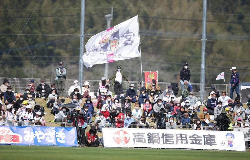 サッカー ユニフォーム 赤黒 チーム