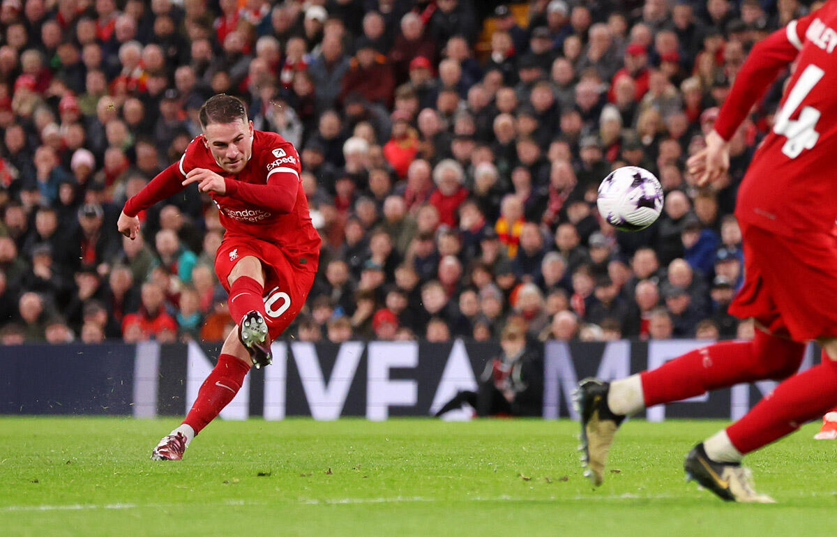 弾丸ミドルを叩き込んだマク・アリスター