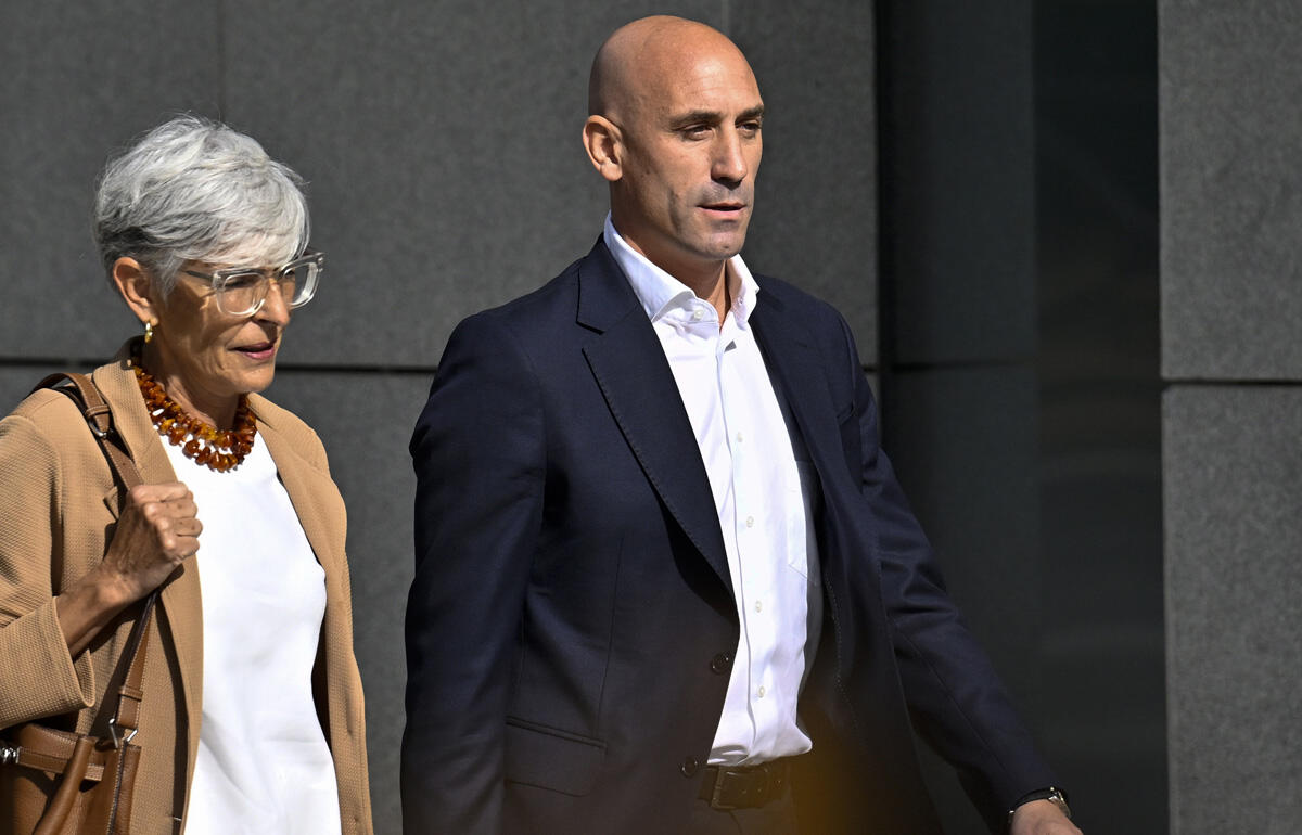 懲役2年6カ月を言い渡されたルビアレス元会長