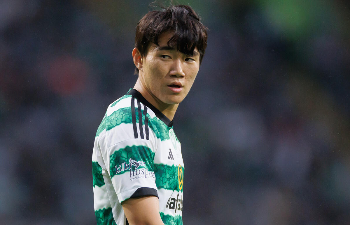 サッカー ユニフォーム 着こなし 女子