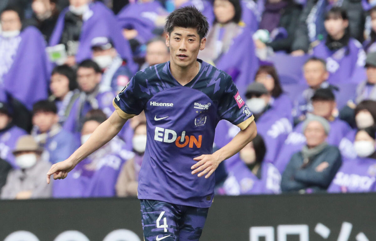 負傷離脱したDF荒木隼人