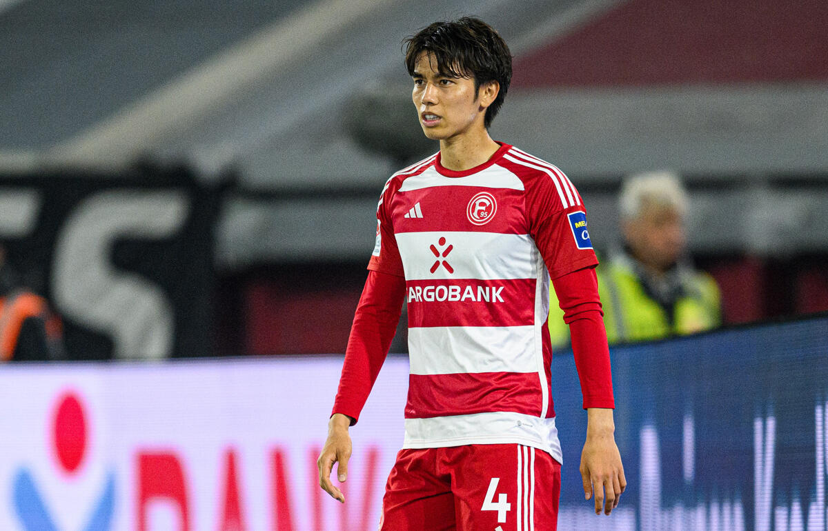 デュッセルドルフでプレーする田中碧