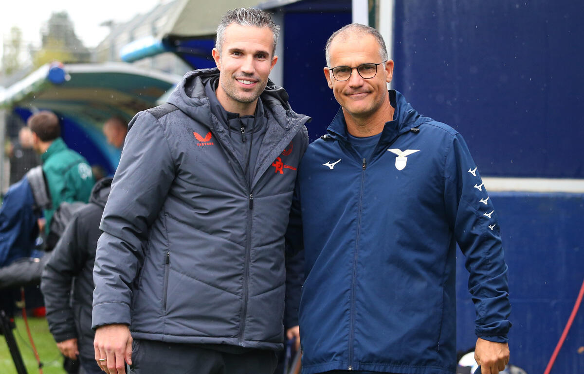 ヘーレンフェーンの監督就任が噂されるファン・ペルシ氏(左)