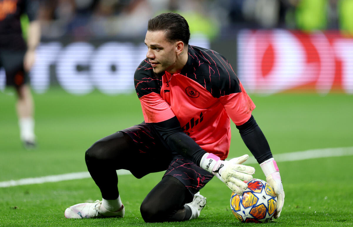 2試合ベンチに座ったエデルソン