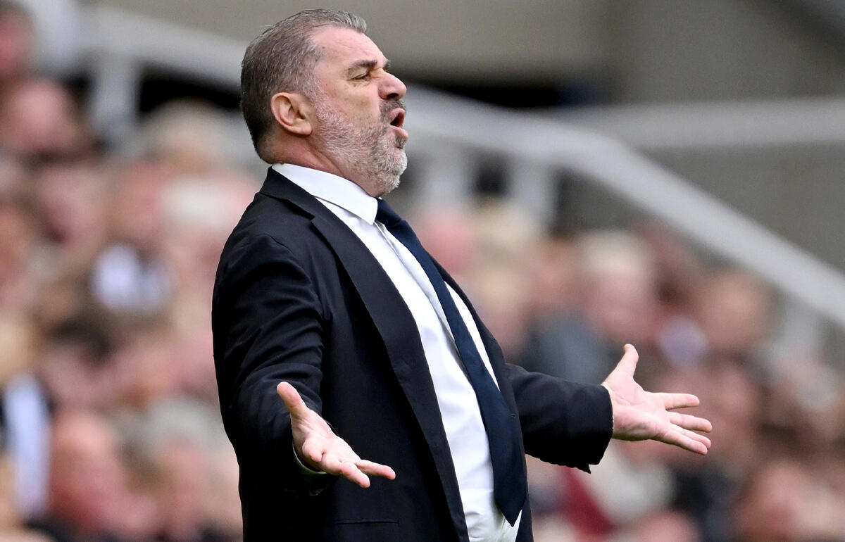 敗戦を嘆くポステコグルー監督