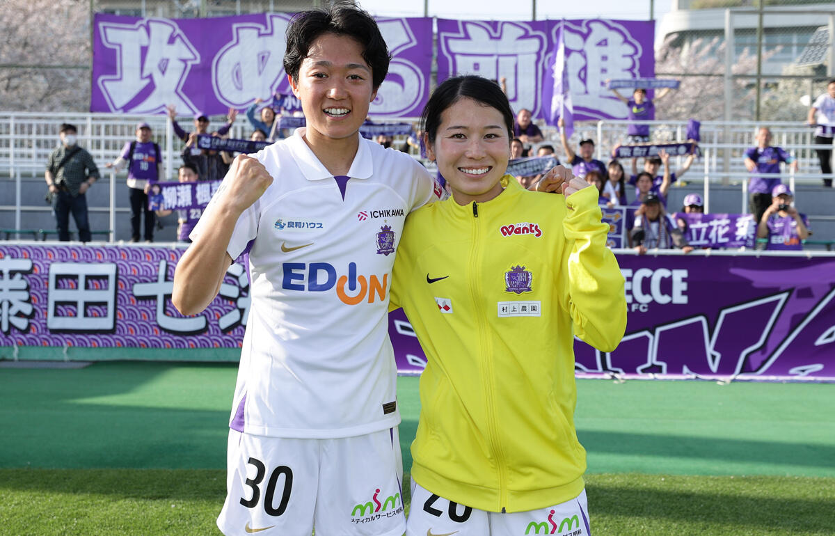 先制点の立花葉(右)とプロ初ゴールの李誠雅(左)