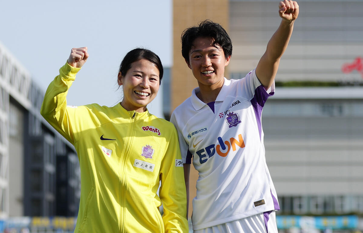 先制点の立花葉(左)と決勝点の李誠雅(右)