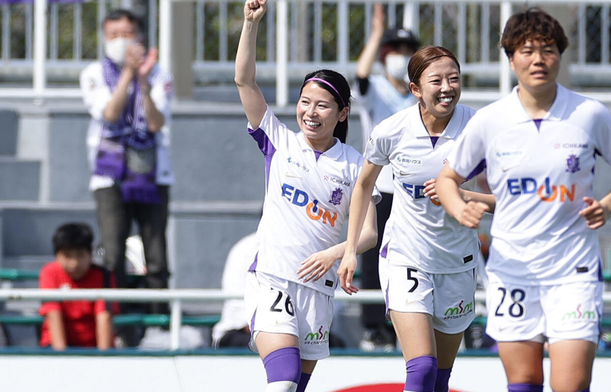 強烈なボレーで今季初ゴールを決めた立花葉