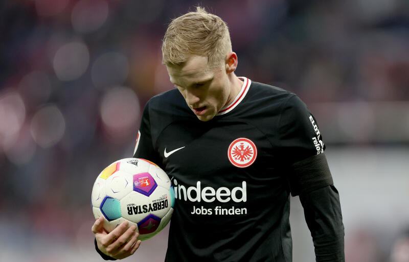 フランクフルトでも輝き切れずのファン・デ・ベーク。