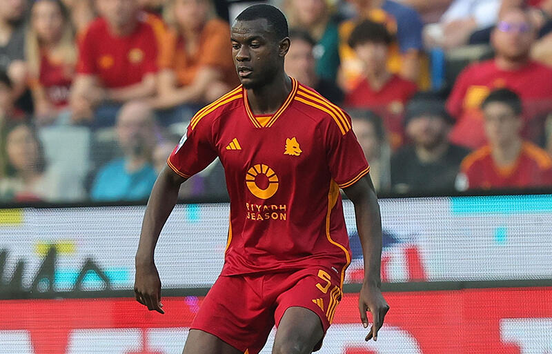 緊急搬送されたDFエヴァン・エンディカは肺気胸と診断