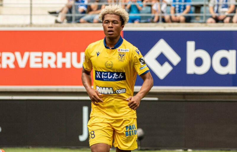 シント＝トロイデンでプレーする藤田譲瑠チマ。