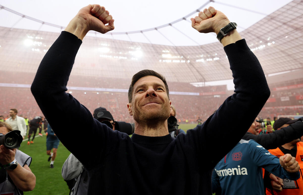 見事に無敗でブンデスリーガ初制覇を果たしたシャビ・アロンソ監督