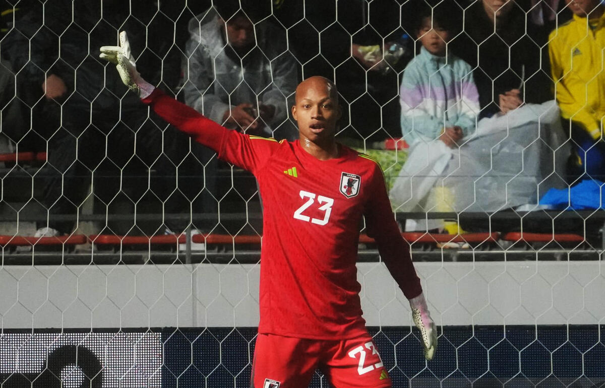 ビッグセーブ連発の小久保玲央ブライアン(3月のウクライナ戦)