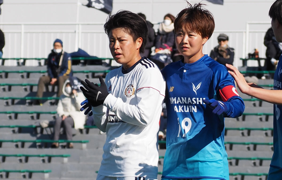 千葉L加入が決まった東洋大学の小林莉々子(左)、右は山梨学院(現・大宮V)の甲斐碧海