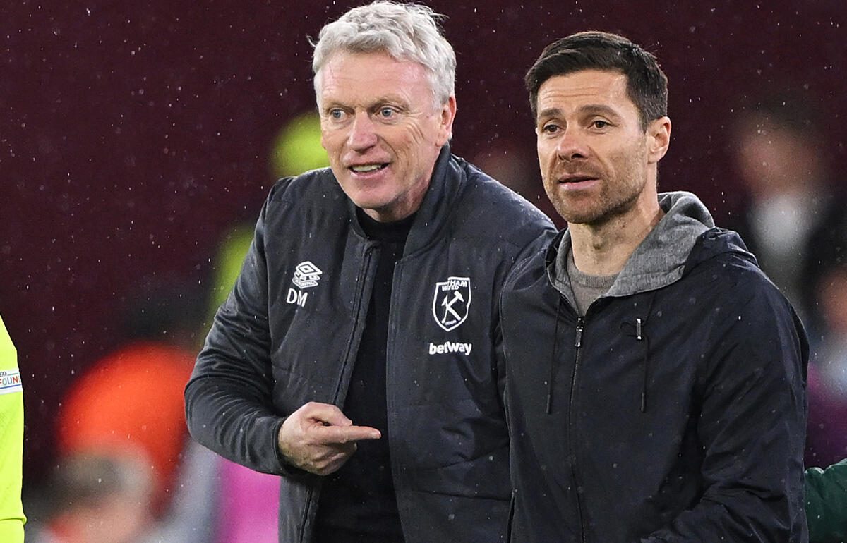 モイーズ監督(左)とシャビ・アロンソ監督