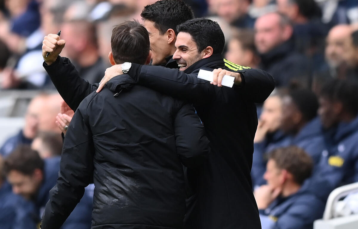 ダービーでの勝利を喜ぶアルテタ監督