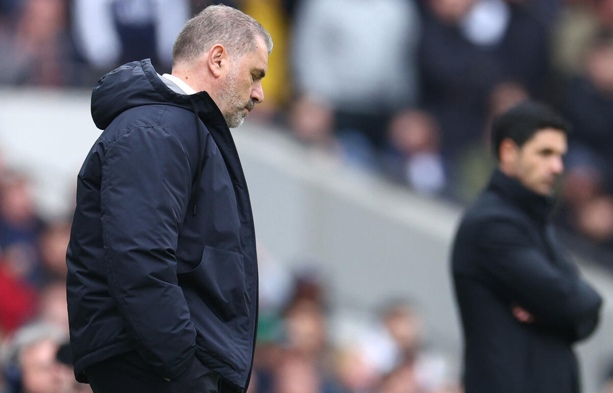 落胆するポステコグルー監督