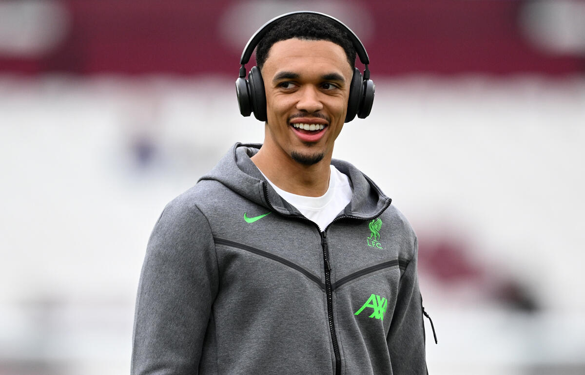 美女との2ショットデートを目撃されたアレクサンダー＝アーノルド