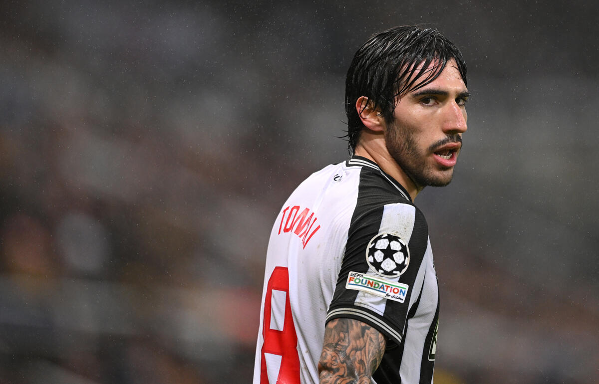 違法賭博で出場停止中のトナーリ