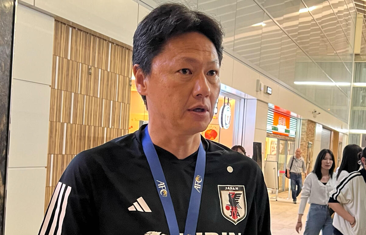 帰国し取材に応じるU-23日本代表の大岩剛監督