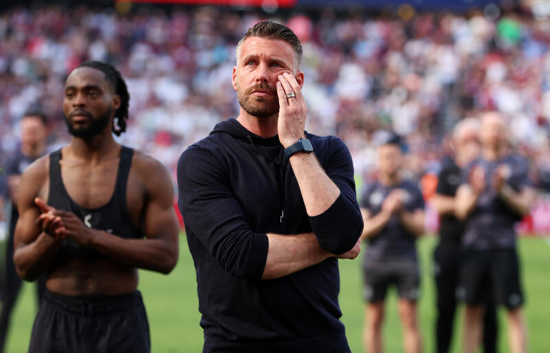 ルートンを率いるエドワーズ監督