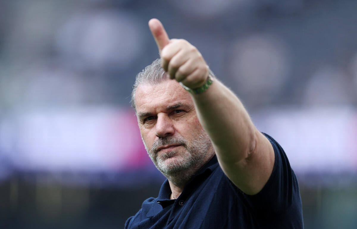 勝利を喜んだポステコグルー監督