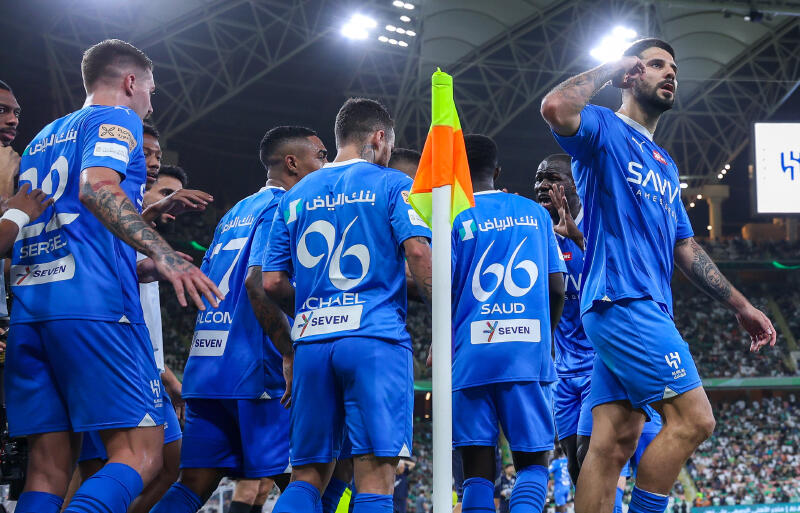 選手たちが喜ぶアル・ヒラル