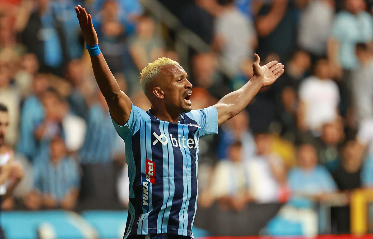 10カ月でクラブを離れることとなったナニ