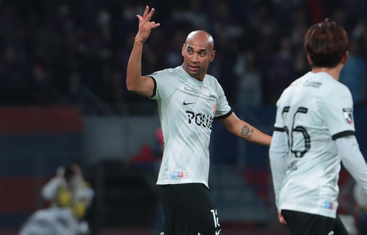 ロングシュートを決めた浦和FWチアゴ・サンタナ