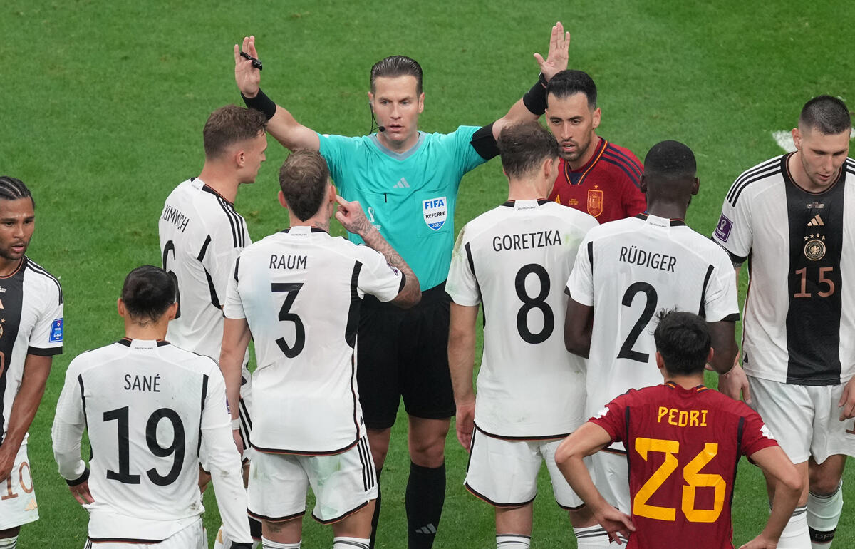 主審を囲む行為はユーロ2024では無くなる可能性