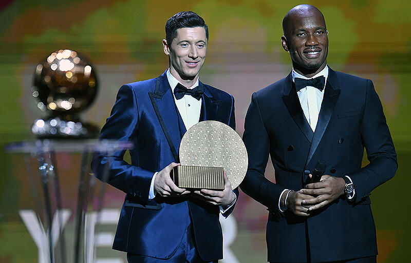 2021年授賞式に参加したレヴァンドフスキ