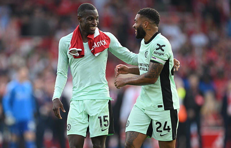 終盤にかけて本領を発揮しているFWニコラス・ジャクソン(写真左)