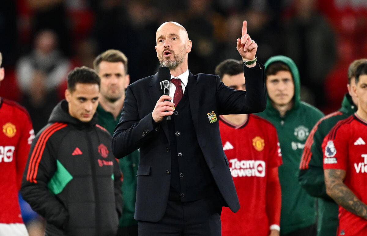 試合後にスピーチをするテン・ハグ監督