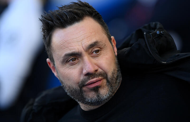 ロベルト・デ・ゼルビ監督が敗戦に落胆