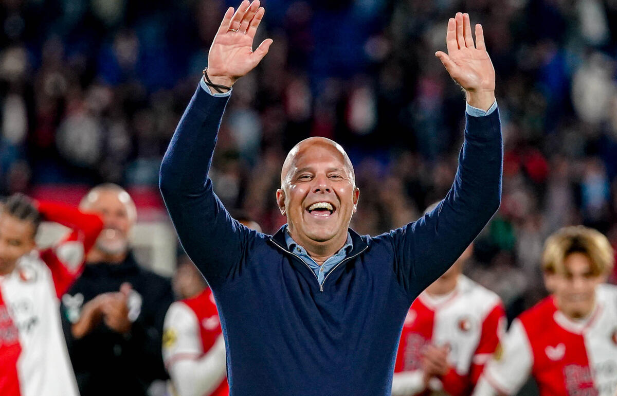 フェイエノールトの監督を退任するスロット監督